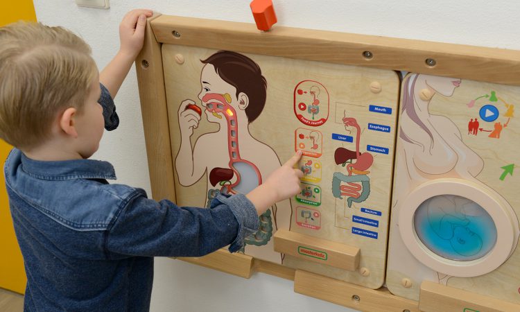 Đừng chủ quan khi trẻ nhiều ngày không đi ngoài